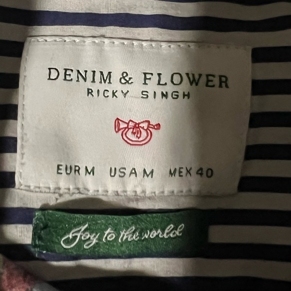 Denim & Flower Ricky Singh Happy Holidays Santa Button Down size M - Picture 4 of 4